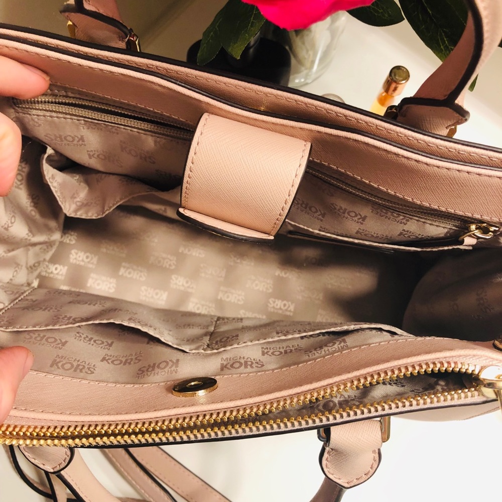 MICHAEL KORS Purse - Picture 5 of 7